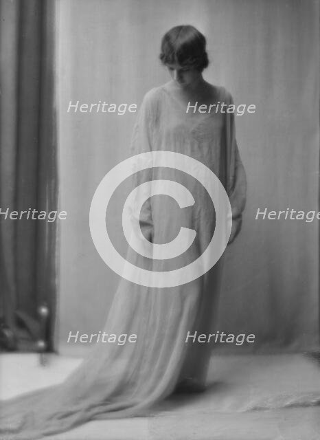 Isadora Duncan dancer, between 1915 and 1923. Creator: Arnold Genthe.
