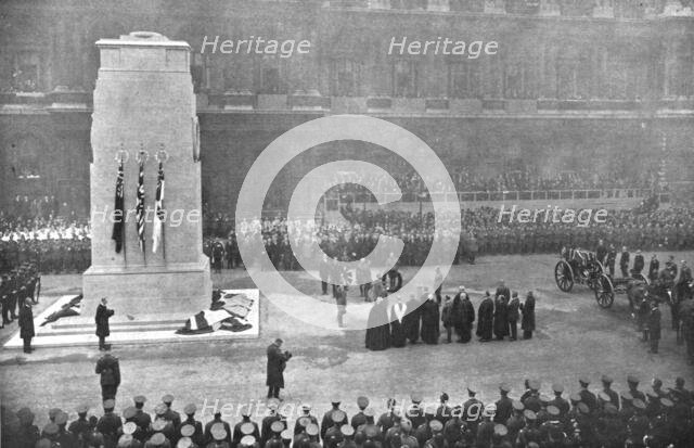 'Le "Combattant Inconnu" Britannique; a Londres: le 11 novembre, au onzieme coup de 11 heurs...1920. Creator: Unknown.