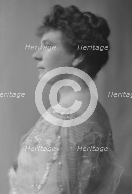 Nicholl, Hester, Miss, portrait photograph, 1915 Jan. 20. Creator: Arnold Genthe.