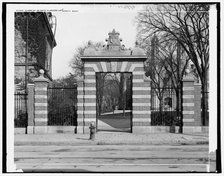 Class of '89 Gate, Harvard University, Mass., between 1900 and 1906. Creator: Unknown.