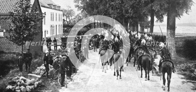 'L'aide Francaise a la Belgique; nos escadrons ont pris contact avec la cavalerie allemande', 1914.. Creator: Unknown.