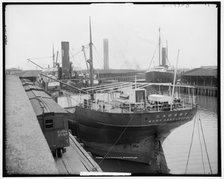 Steamship docks, Savannah, Ga., between 1900 and 1915. Creator: Unknown.