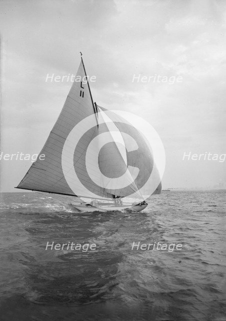 The 6 Metre 'Womba II', 1913. Creator: Kirk & Sons of Cowes.