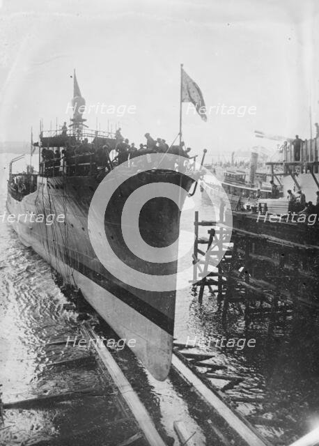 Launch of WAINWRIGHT, 1915. Creator: Bain News Service.