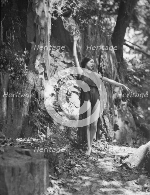 Tonetti, Miss, at Sneding's Landing, 1921 June 7. Creator: Arnold Genthe.