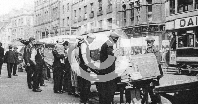 Bookstalls on Shoreditch High Street, London, 1926-1927.Artist: Whiffin