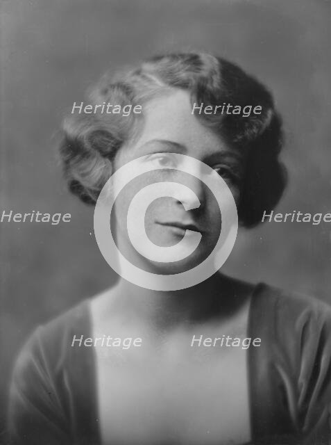 Lancaster, Rosamond, Miss, portrait photograph, 1916 or 1917. Creator: Arnold Genthe.