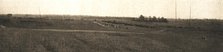 'A l'est de Montdidier; batterie d'artillerie de campagne progressant avec l'infanterie', 1918. Creator: Unknown.
