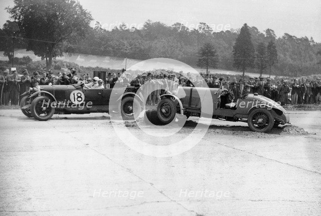 Lagonda passing R Childe's crashed Lea-Francis, BARC 6-Hour Race, Brooklands, Surrey, 1929, Artist: Bill Brunell.