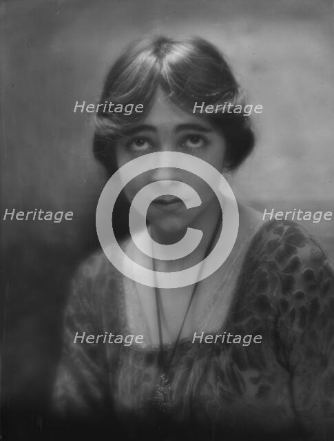 Marinoff, Fania, portrait photograph, 1913. Creator: Arnold Genthe.