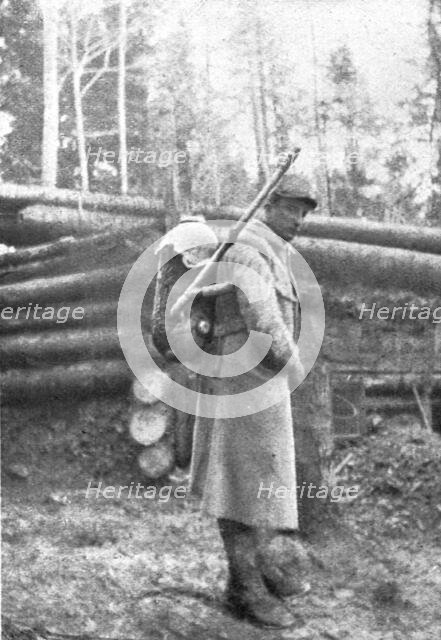 ''En Alsace; Une prise: appareil allemand servant a projeter du goudron enflamme', 1915. Creator: Unknown.