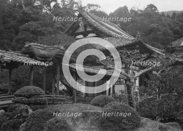 Unidentified building, Japan, 1908. Creator: Arnold Genthe.