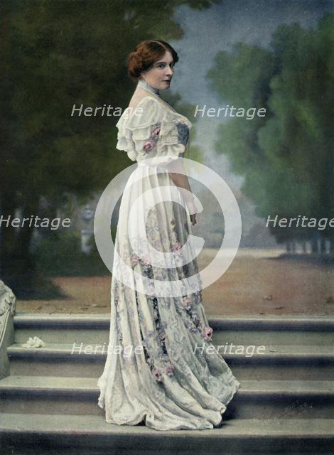 'Theatre National De L'Odeon. - Mlle. Berthe Bady - Role de Paula. La Seconde Madame Tanqueray', 190 Creator: Unknown.