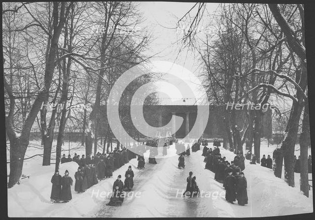 Sledding, before 1916. Artist: Bulla, Karl Karlovich (1853-1929)