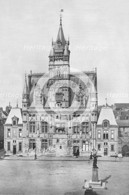 'Compiegne: The Hotel de Ville', 1914. Artist: Unknown.