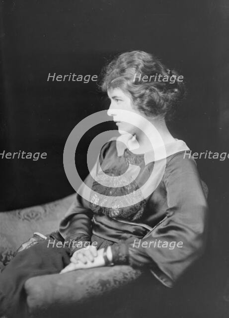 Miss Hasbrouck, portrait photograph, 1918 Nov. 23. Creator: Arnold Genthe.