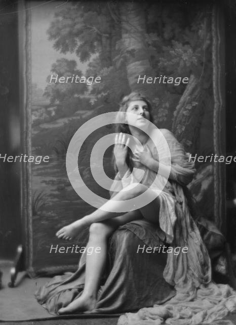 Delarer, Llellwyn, Miss, portrait photograph, 1917. Creator: Arnold Genthe.
