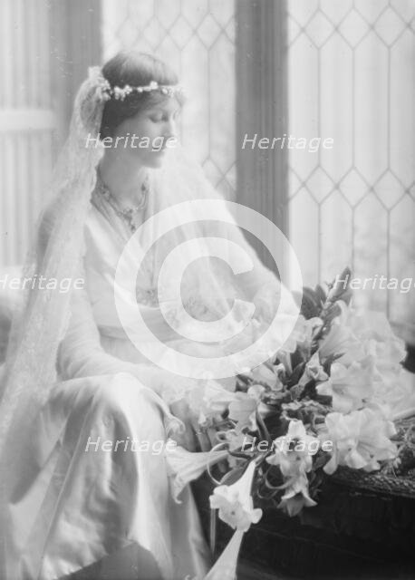 Breese wedding, portrait photograph, 1915. Creator: Arnold Genthe.
