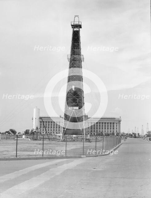 Looking down Lincoln Boulevard toward the state capital, Oklahoma City, Oklahoma, 1938. Creator: Dorothea Lange.