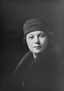 Mrs. Barkhausen, portrait photograph, 1918 Dec. 9. Creator: Arnold Genthe.