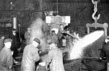 Casting a steam-engine Corliss cylinder - 62 inches in diameter, 6-feet stroke, 1909. Creator: Unknown.