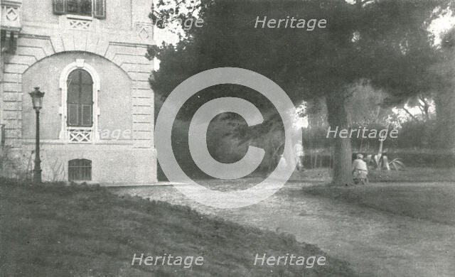 'A Salonique; Le meme jour, a la suite de cet acte d'hostilite, le general Sarrail..., 1916 (1924) Creator: Unknown.