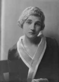 Mrs. Newton Leverett Dennis, portrait photograph, 1918 July 9. Creator: Arnold Genthe.