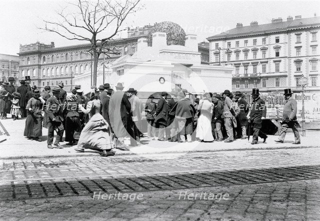 View of the Secession Exhibition Building from Gemüsemarkt, 1899.