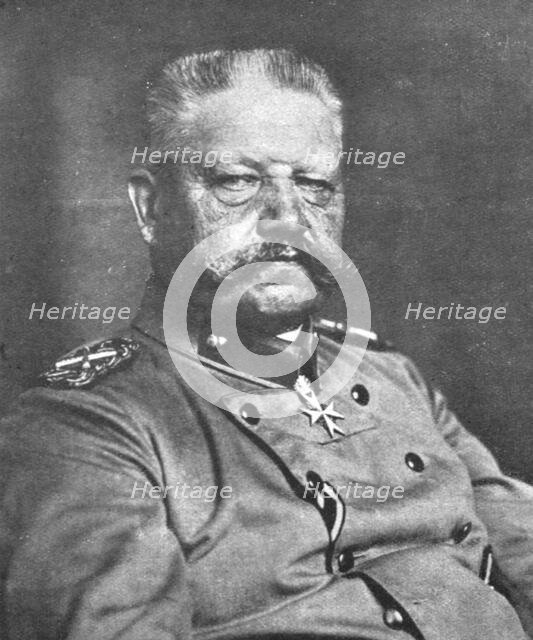 'Le desert derriere l'ennemi; Le feld-marechal von Hindenburg', 1917. Creator: Leipziger illustrirte Zeitung.