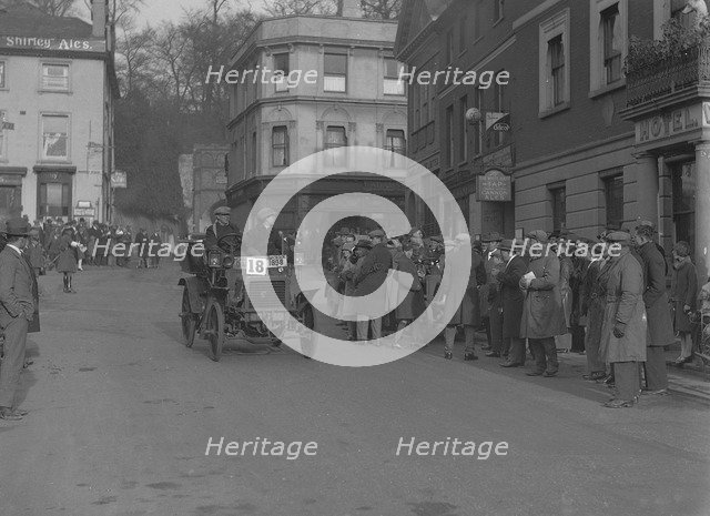 1898 Daimler 6hp of DM Copley taking part in the London-Brighton Run, Reigate, Surrey, 1928. Artist: Bill Brunell.