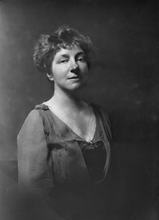 Mrs. George Moffett, portrait photograph, 1919 Oct. 18. Creator: Arnold Genthe.