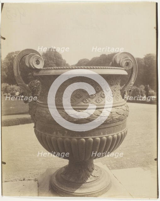 Versailles, Vase par Ballin, 1905. Creator: Eugene Atget.