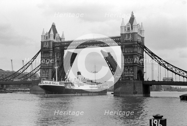 Tower Bridge, London, c1945-c1965. Artist: SW Rawlings