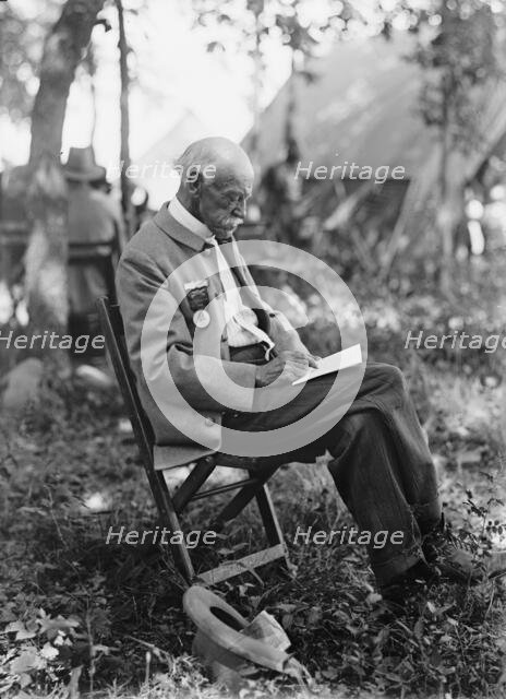 Gettysburg Reunion: G.A.R. & U.C.V. - Veterans of The G.A.R. And of The Confederacy..., 1913. Creator: Harris & Ewing.