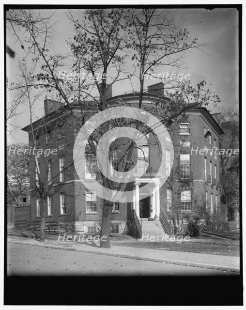 Octagon House, between 1910 and 1920. Creator: Harris & Ewing.