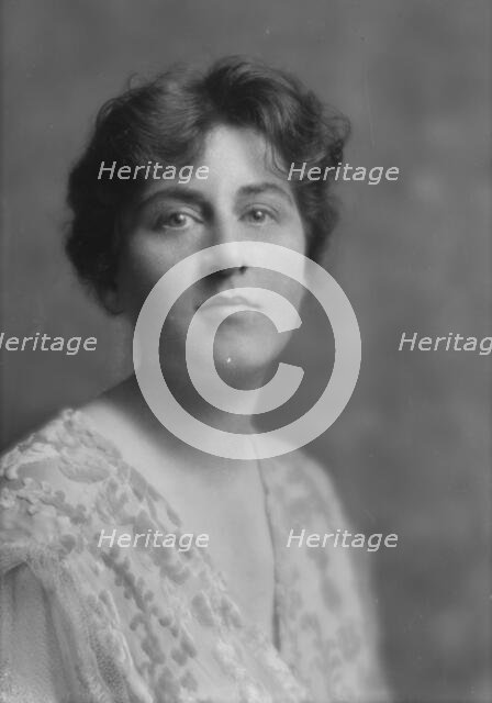 Ide, R.L., Mrs., portrait photograph, 1914 June 27. Creator: Arnold Genthe.