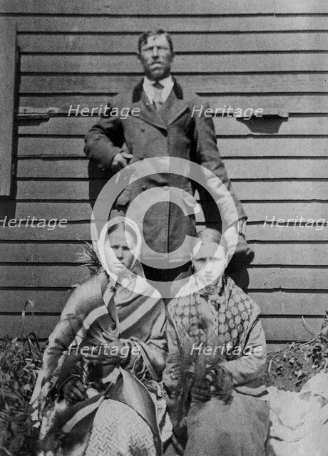 Podprugin with his family, 1883. Creator: IL Kalinovskii.