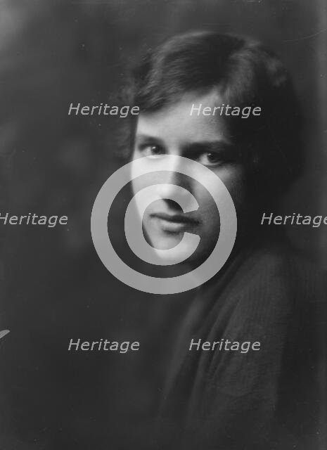 Osborn, M., Miss, portrait photograph, 1916 May 6. Creator: Arnold Genthe.