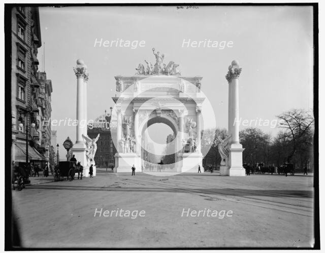 Dewey Arch, New York, N.Y., between 1899 and 1901. Creator: Unknown.