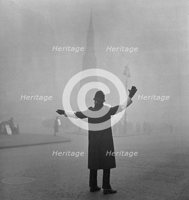 Foggy scene on the Strand, London, c1946-c1959. Artist: John Gay.