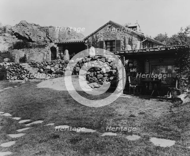 "Surprise Valley Farm," Arthur Curtiss James property, Beacon Hill Road, Newport, Rhode Island, 1917 Creator: Frances Benjamin Johnston.