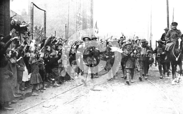 ''La delivrence de Lille; Avec douai, roubaix et tourcoing, Lille est liberee le 17 octobre 1918. Creator: Unknown.
