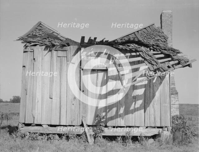 An abandoned tenant cabin of the Mississippi Delta, 1937. Creator: Dorothea Lange.