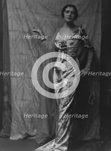 Kalich, Bertha, Mme., portrait photograph, 1913. Creator: Arnold Genthe.