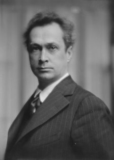 Duncan, Augustin, Mr., portrait photograph, between 1915 and 1921. Creator: Arnold Genthe.