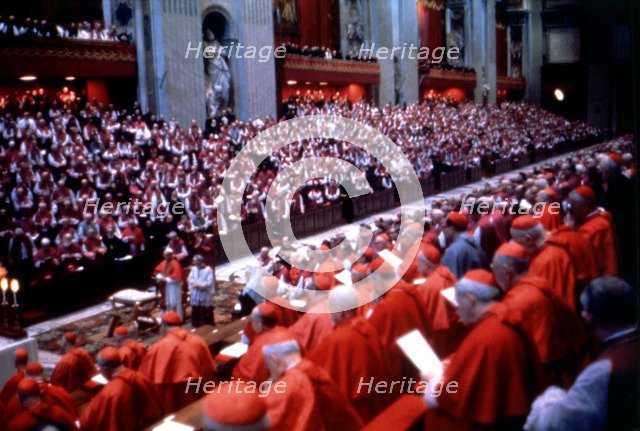 Second Vatican Council, Pope Paul VI attending mass during a session of the Ecumenical Council.