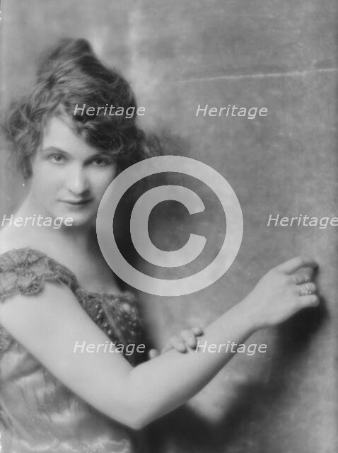 McHenry, Frances, Miss, portrait photograph, 1914 Aug. 7. Creator: Arnold Genthe.