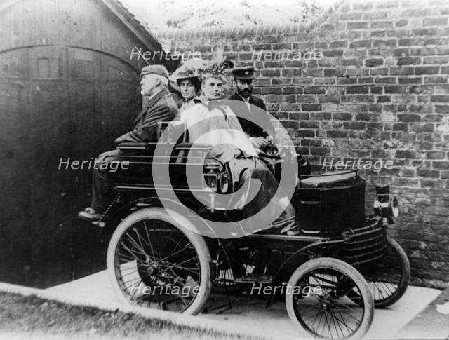 1900 Belsize dog cart, sold as a Marshall. Creator: Unknown.