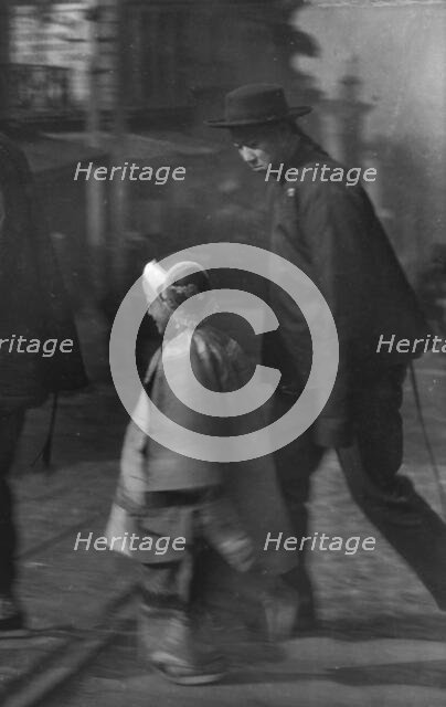 Paying New Year's calls, Chinatown, San Francisco, between 1896 and 1906. Creator: Arnold Genthe.