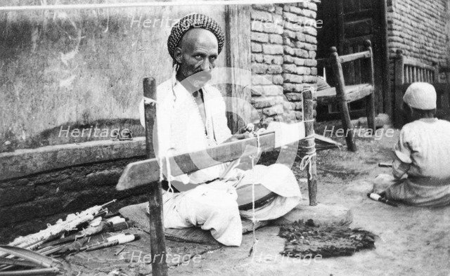 Weaver, Muttra, 1917. Artist: Unknown